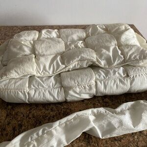 Bottega Veneta Intreciato padded tech maxi messenger bag.